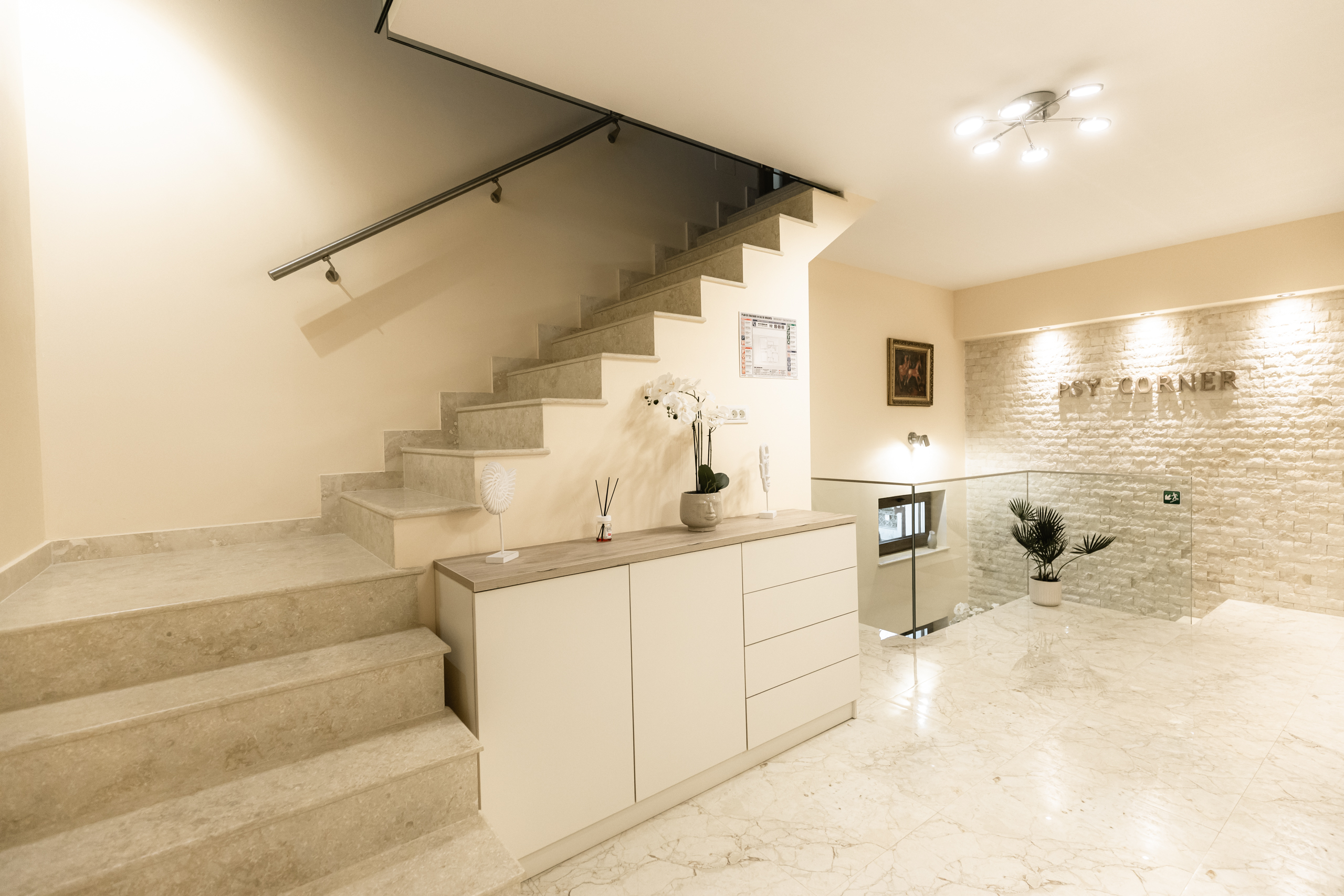 PsyCorner Cabinet 13